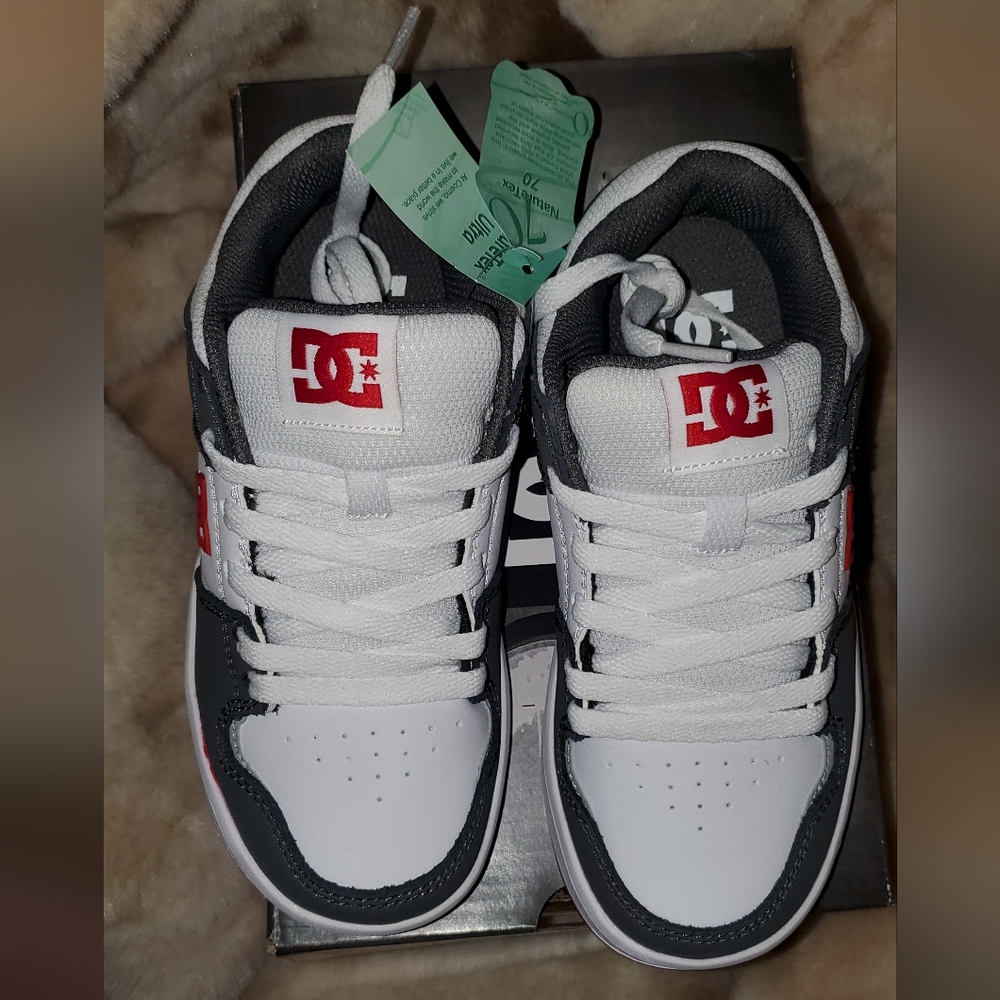 NWT. Youth DC Cure Skate Shoes Big kid SZ 1 - Picture 3 of 7